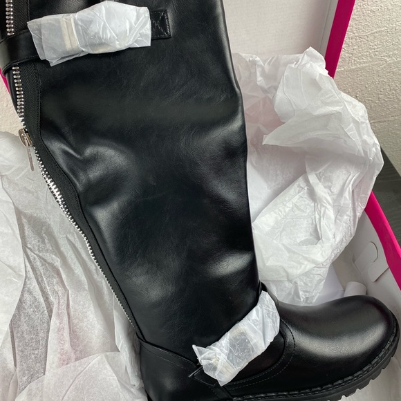 ✨HOST PICK 🥳 NIB Shoedazzle Georginna Buckled Flat Boot - Picture 8 of 13